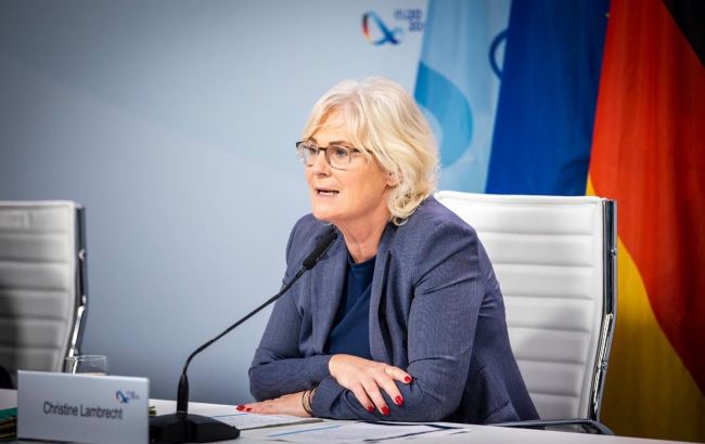 Новий міністр оборони Німеччини закликала посилити санкції проти Кремля