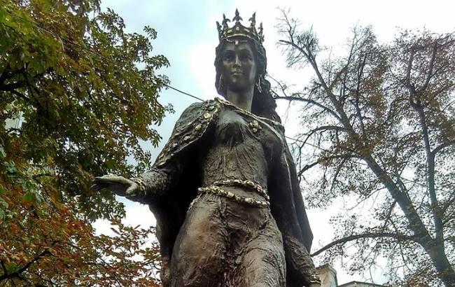 В Киеве открыли памятник Анне Ярославне