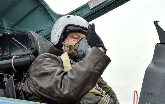 Порошенко в Запорожье принял участие в испытаниях самолета Су-27