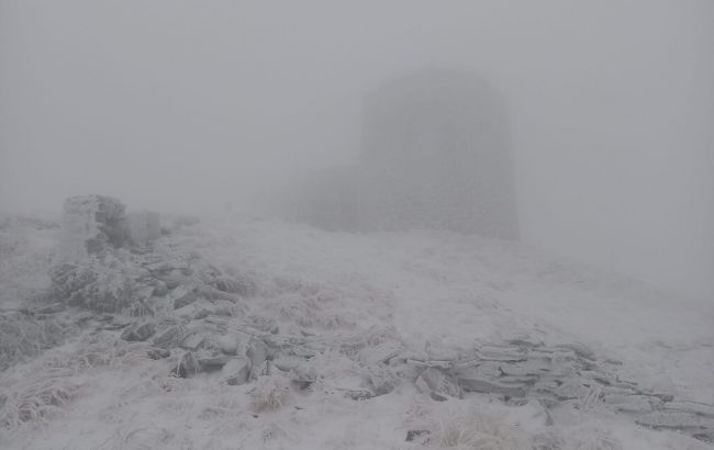 Карпати укрило снігом, температура опустилася до нуля градусів