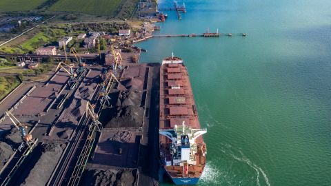 Ограничение перевалки руды в порту "Южный" приведет к сокращению рабочих мест, - ЦГОК