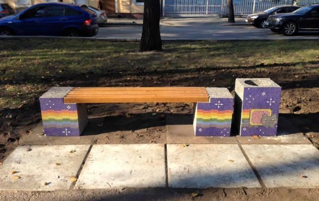 На Подоле установили скамейки с Бендером, Супер Марио и покемонами