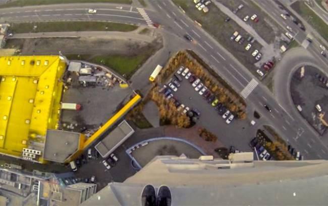 Киевский экстремал прыгнул с крыши 25-этажного дома