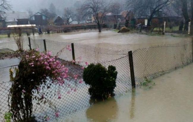 Спасатели провели откачку воды из 138 жилых домов в Закарпатской области