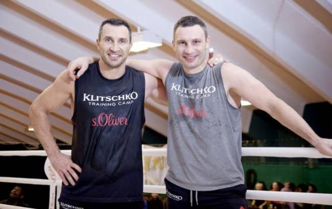 Братья Кличко спаррингуют в Альпах, готовясь к бою против Тайсона Фьюри