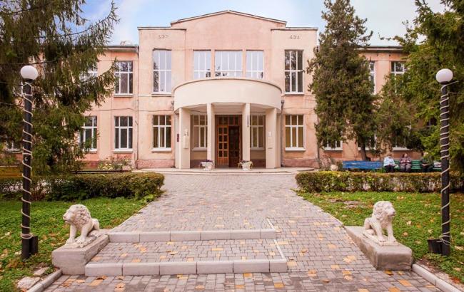 В Одесі група невідомих захопила будівлю санаторію