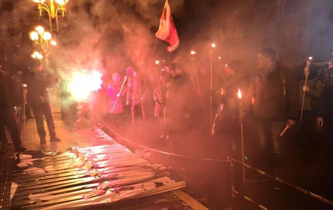 В Киеве во вторую годовщину разгона Евромайдана прошло факельное шествие