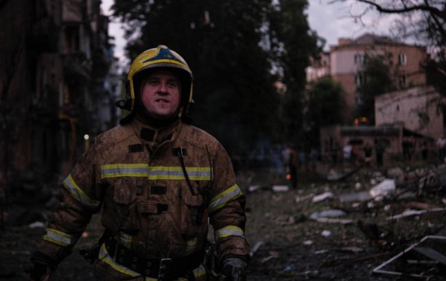 Попадание в дома, горит ТРЦ, есть погибший и раненные: все последствия атаки на Киев