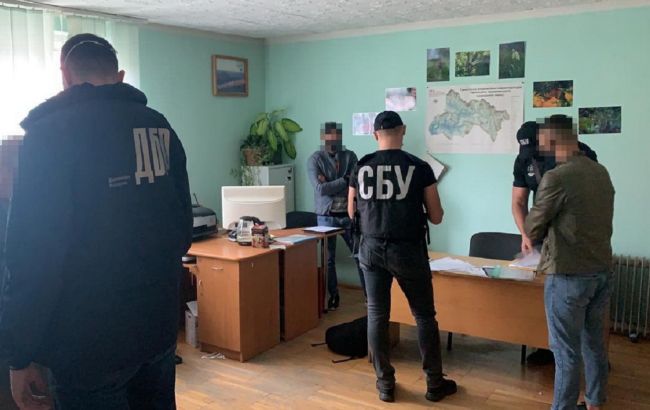 У Закарпатській області викрили посадовців на незаконній вирубці лісу