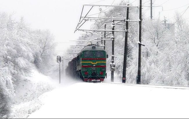 Снігопади в Україні: "Укрзалізниця" повідомляє про запізнення пасажирських поїздів