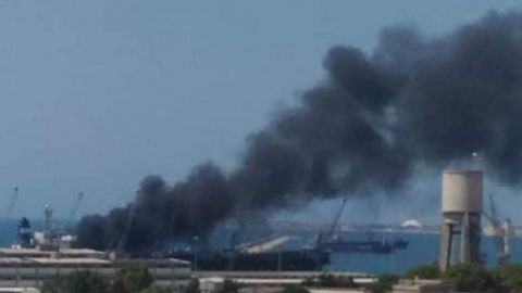 У сирійському порту Латакія вибухнув танкер: є постраждалі