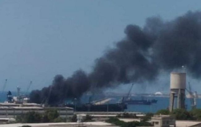 У сирійському порту Латакія вибухнув танкер: є постраждалі