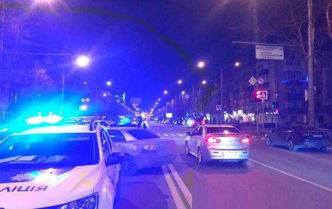 У Харкові на місці ДТП з підлітками автомобіль збив поліцейського