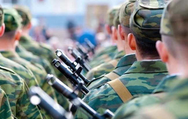 Призивав кримчан в армію РФ: "військовому комісару" повідомили підозру