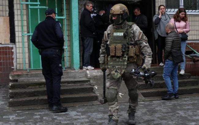 Житель Днепра угрожал взорвать многоэтажку: спецназ полиции сумел его обезвредить