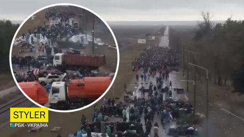 Тисячі людей перекрили дорогу в Енергодарі, щоб не дати окупанту захопити Запорізьку АЕС
