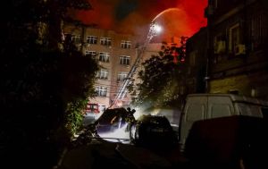 Будинки у вогні та зруйновані багатоповерхівки: ДСНС показала наслідки обстрілу Києва