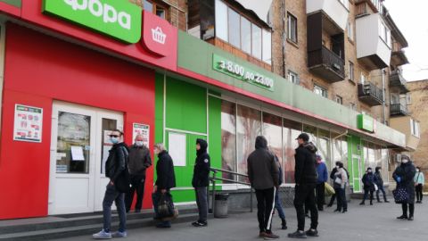 В Кабмине опровергли обязанность магазинов выдавать покупателям маски