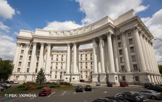 Украина начала выдавать е-визы гражданам еще трех стран