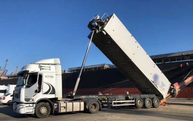 З України хотіли незаконно вивезти зерно на 7 млн доларів