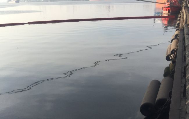 В Днепро-Бугском лимане произошел разлив подсолнечного масла: экологи взяли пробы воды