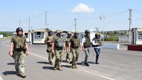 Делегация Дании во главе с послом в Украине посетила зону ООС