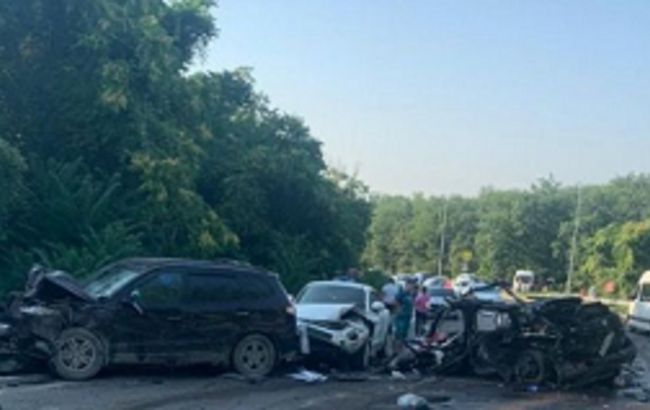 В Крыму грузовик протаранил 5 автомобилей: есть погибшие, в том числе дети