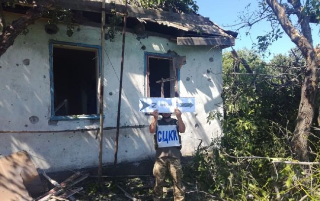 Бойовики обстріляли з артилерії село на Донбасі: зруйновані будинки місцевих жителів