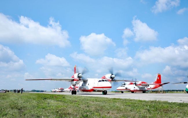 Помогут тушить горящие леса. В Турцию прилетели пожарные самолеты Украины