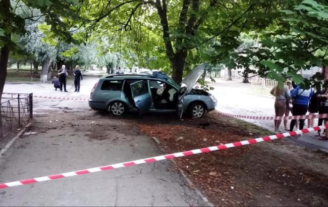 У Дніпропетровській області водій врізався в дерево, двоє загиблих