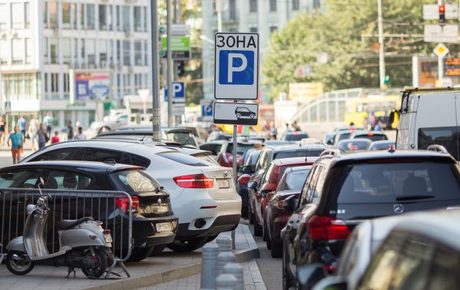 Водіям з дітьми в Україні виділили 5% місць на парковках