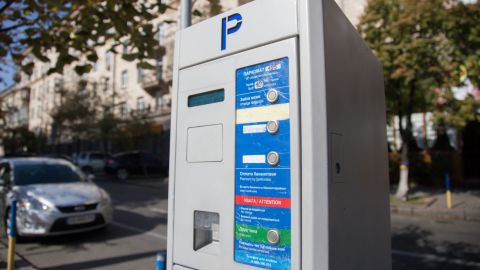 У Киева нет планов получать средства за парковку во дворах домов, - КГГА