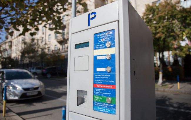 У Киева нет планов получать средства за парковку во дворах домов, - КГГА