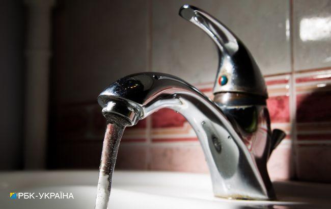 Жителей канадского города просят не пить воду: небезопасно даже после кипячения