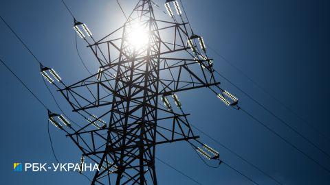 Из-за непогоды в Украине без света остались более 100 населенных пунктов