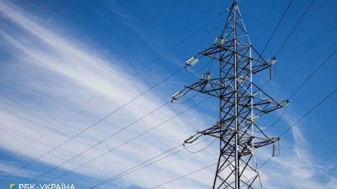 В Украине из-за непогоды без света остались 273 населенных пункта