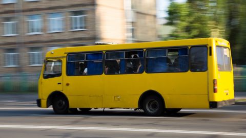 Під Києвом обстріляли автобус з пасажирами: відео інциденту