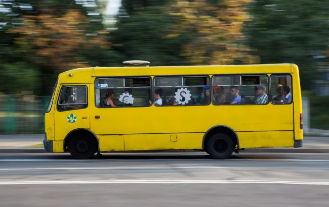 В Одесі за місце в маршрутці побили вагітну жінку: з'явилося відео