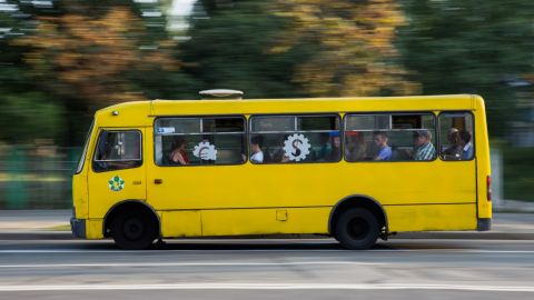 Підрізав і отримав кулю: конфлікт маршрутчика і водія Mercedes переріс у справжній бойовик