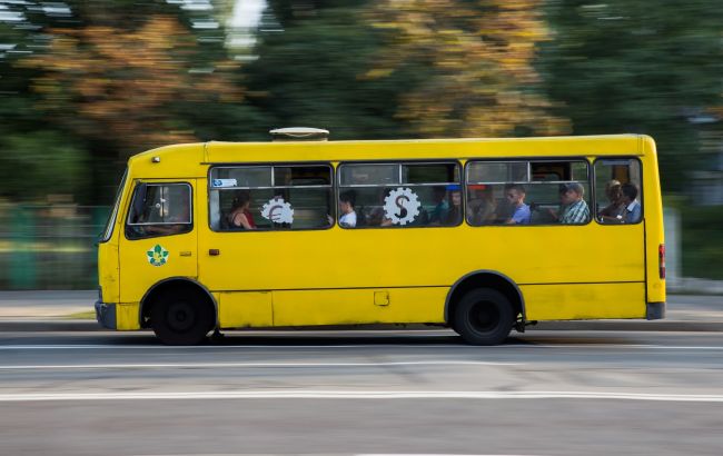 В Днепре проучили мужчину, который жестоко избил девушку в маршрутке