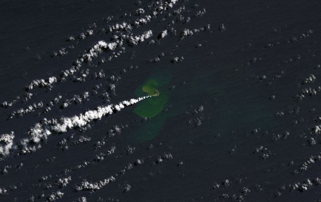 В Тихом океане образовался быстро увеличивающийся остров: NASA показало фотографию