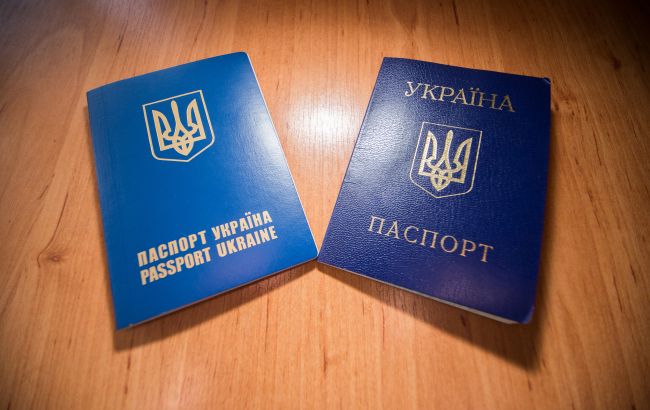 Українцям за кордоном спростили оформлення документів