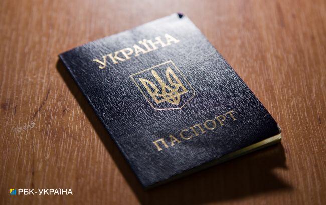 Українцям пояснили, як оформити паспорт 14-річній дитині з окупованої території