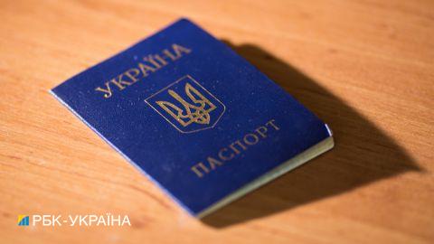 Як оформити паспорт після того, як виїхав з окупації: відповідь МВС