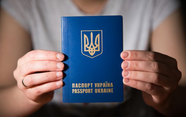 Кожен другий українець проти впровадження подвійного громадянства, - опитування