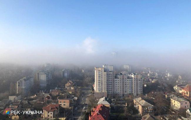 Киев утонул в густом тумане: удивительные фото города