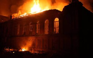 Росіяни атакували Запоріжжя: в місті є руйнування та постраждалі (фото, відео)