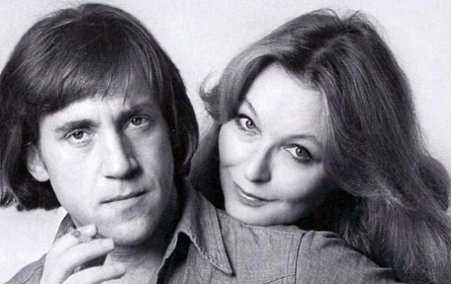 Марина Влади продаст с молотка посмертную маску Высоцкого