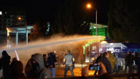 Протесты в Грузии: в столкновениях под зданием ЦИК пострадали около 30 человек