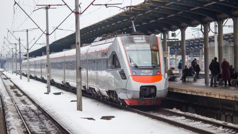 Из-за непогоды в Украине задерживаются поезда